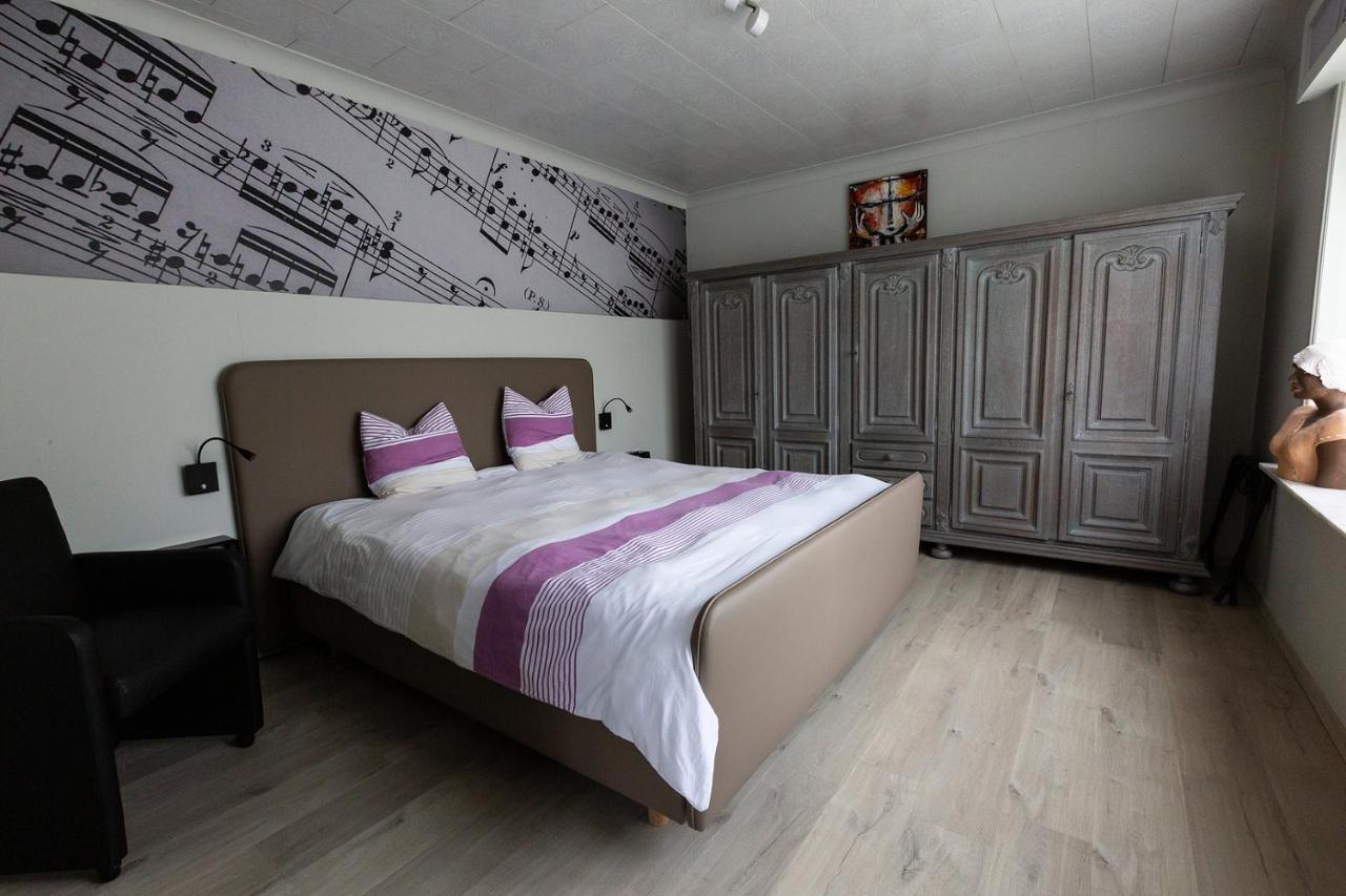 Bed 'N Blues **** Villa Halen Екстериор снимка